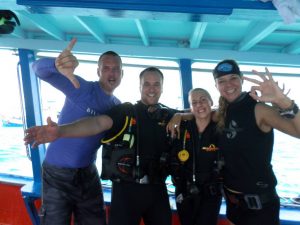 Nederlandse duikinstructeurs Kim & Bastiaan met studenten