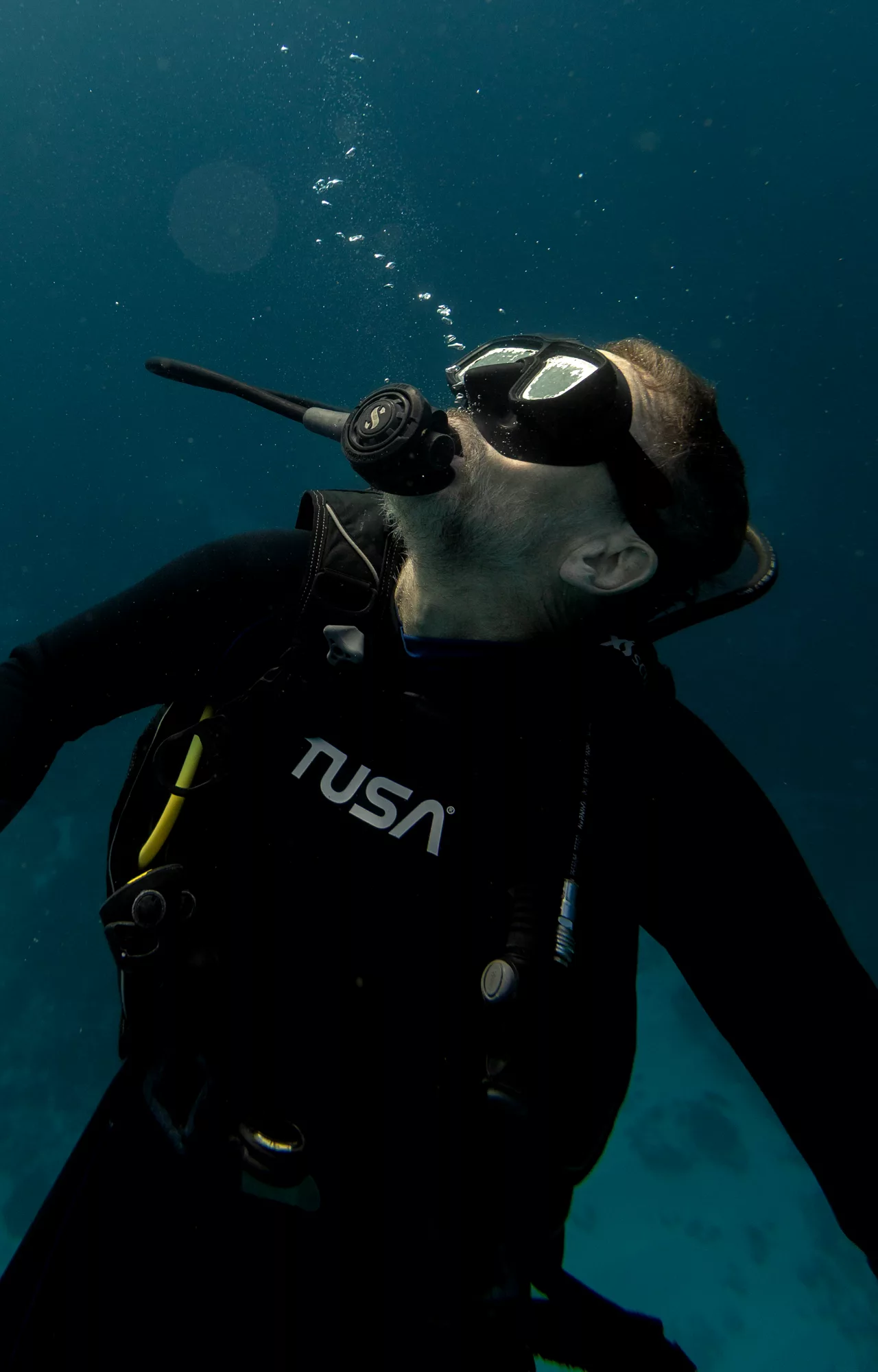 refreshing pro skills instructor underwater during the prep IDC days