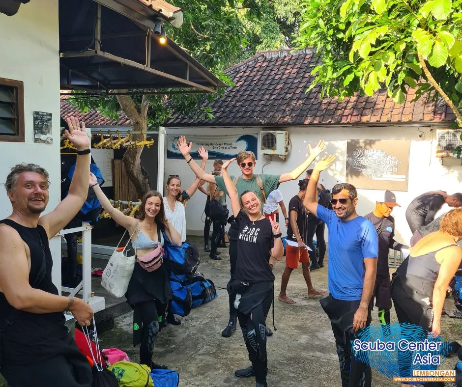 happy divers