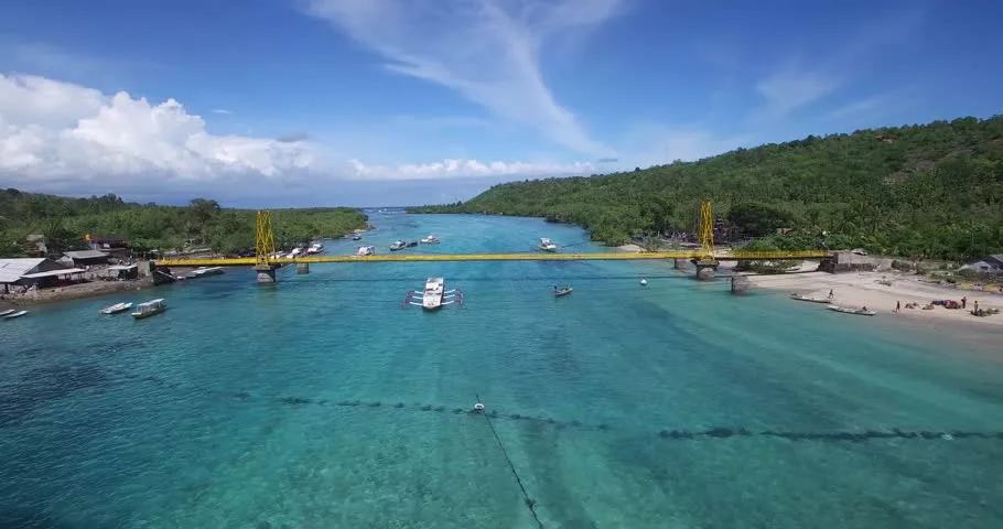Yellow bridge of love Nusa Lembongan to Nusa Ceningan