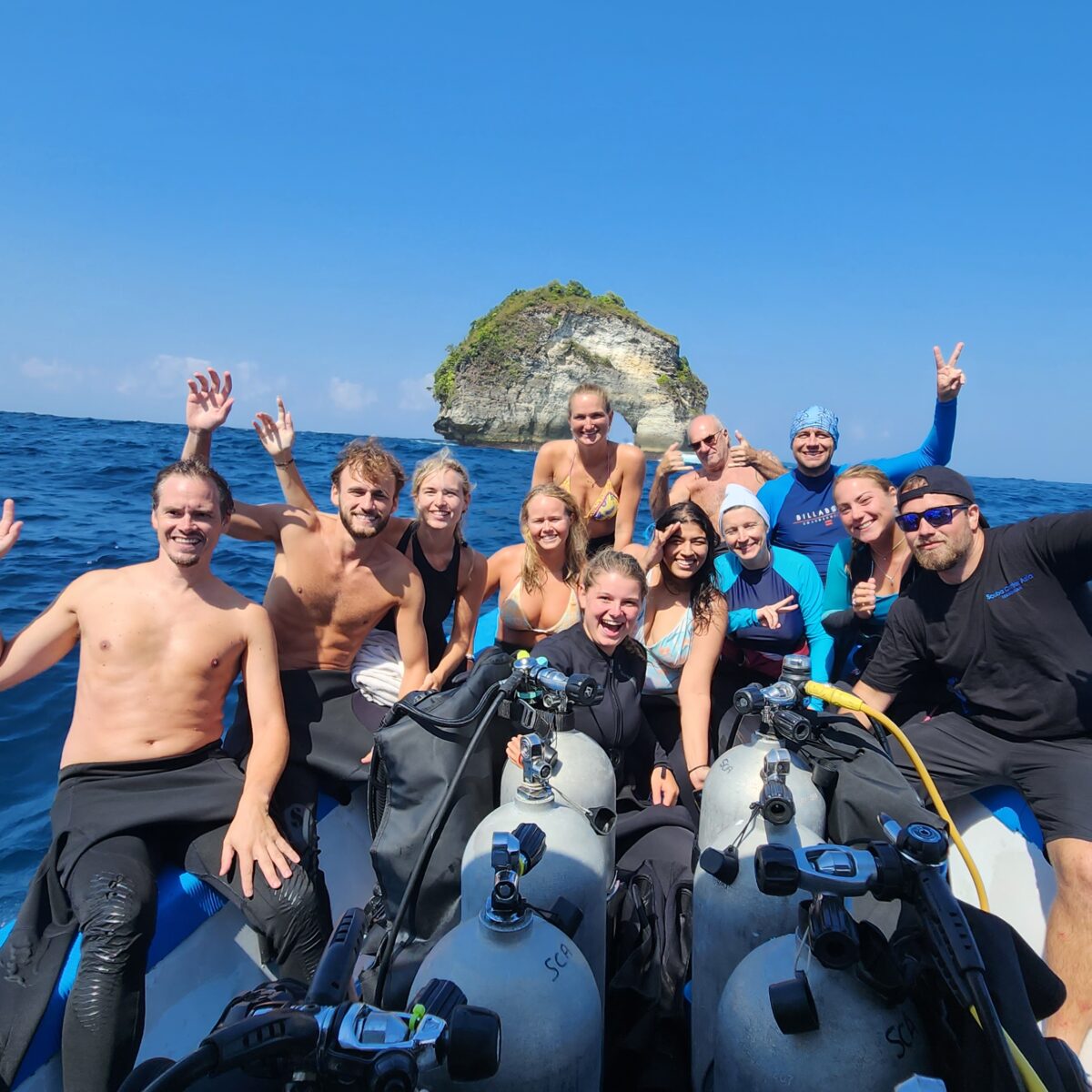 divers on the boat after a great dive at mantapoint nusa penida.
