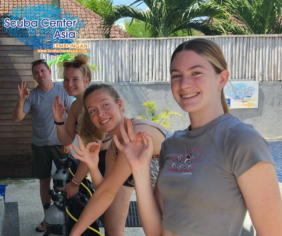girls doing the beginner padi course