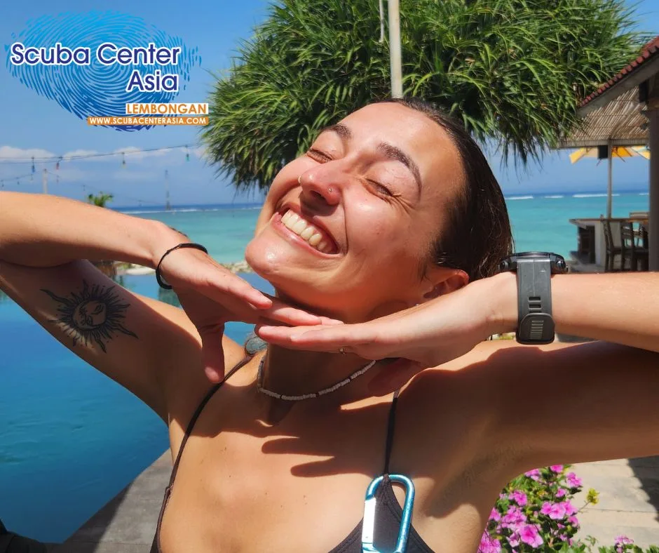 happy scuba girl