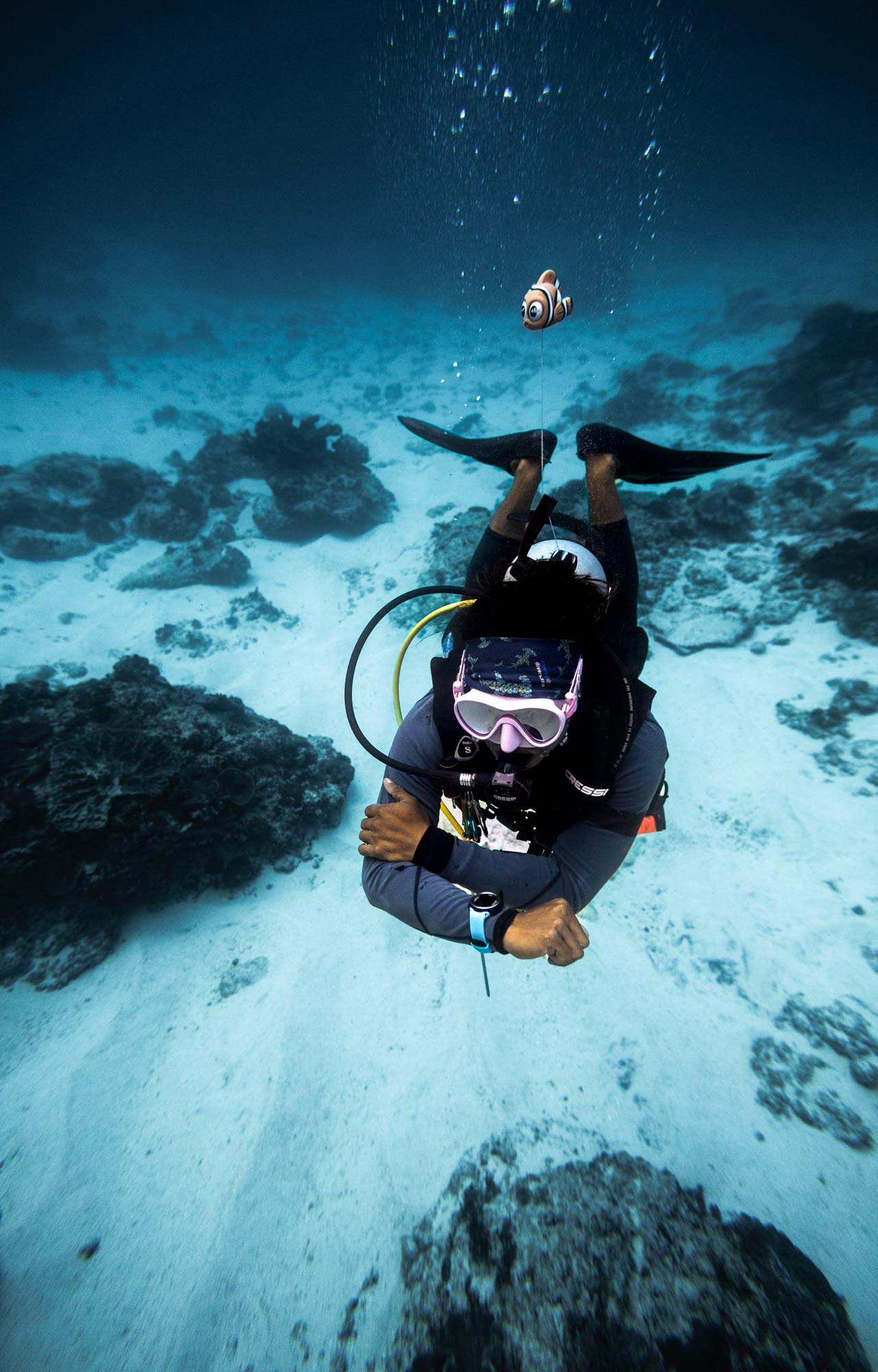 Diver with perfect buoyancy during the PADI drift dive specialty at Scuba Center Asia.