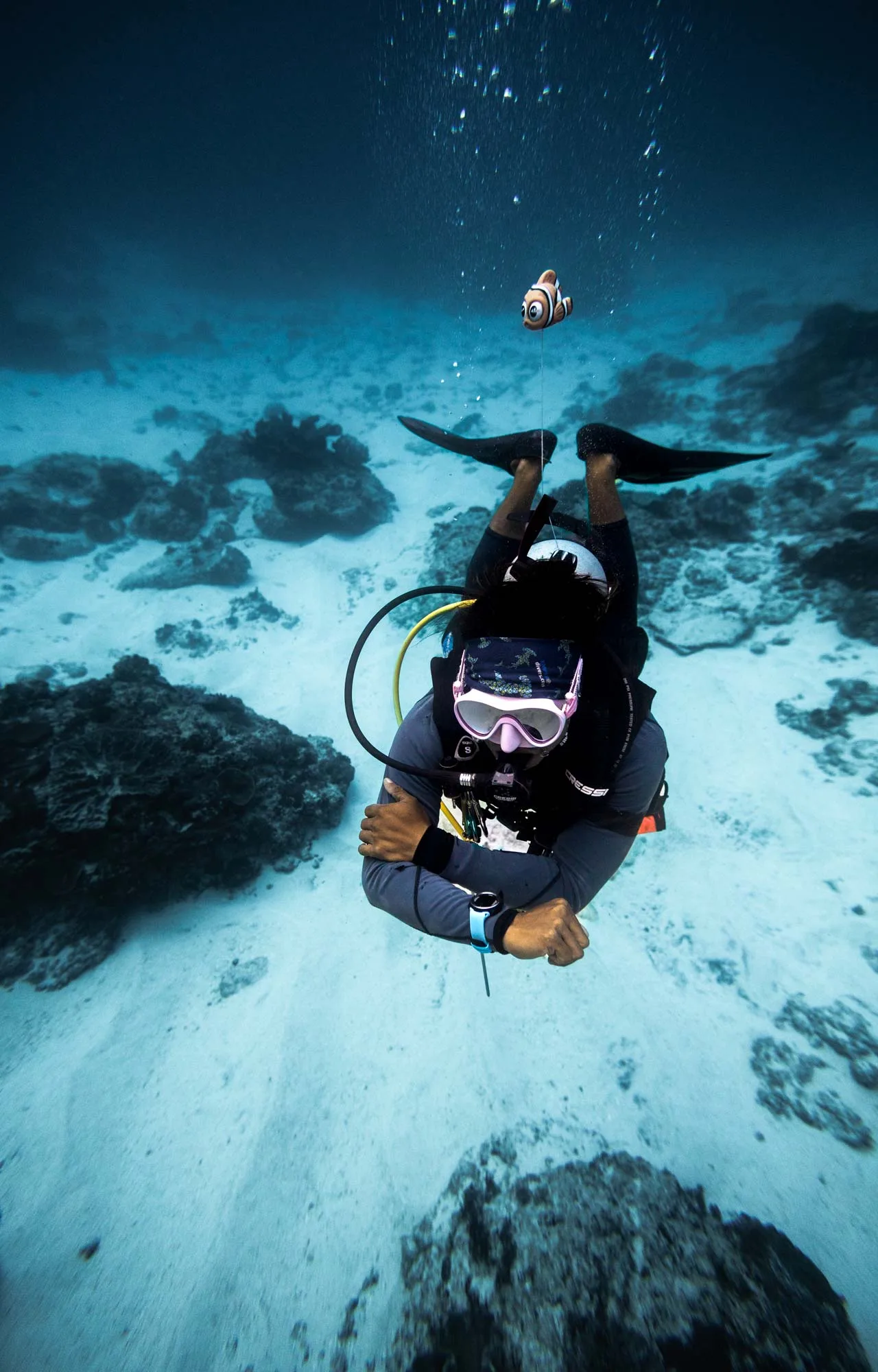Diver with perfect buoyancy during the PADI drift dive specialty at Scuba Center Asia.