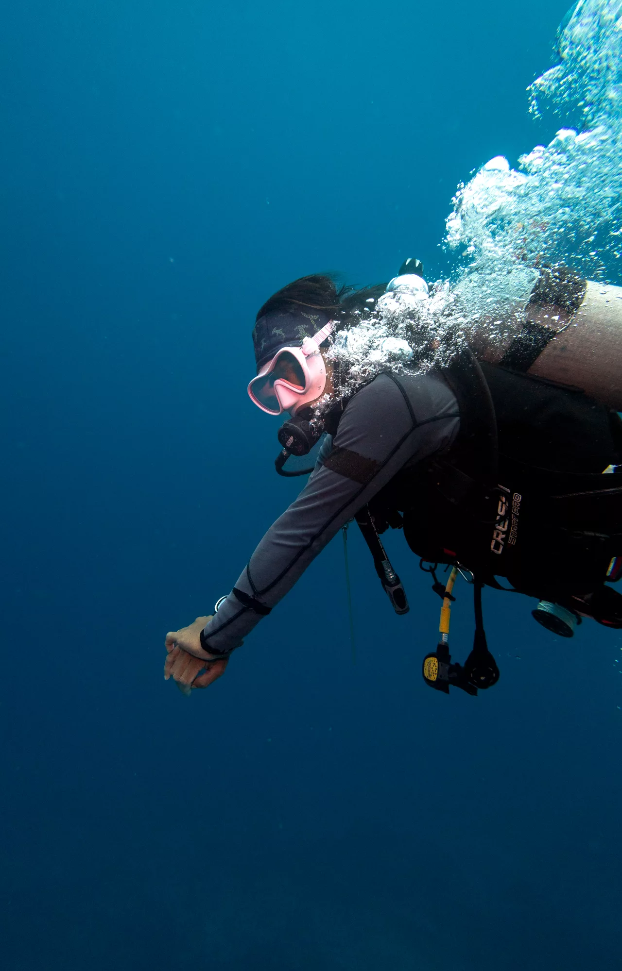 diver navigation his way underwater during the navigation specialty at scuba center asia lembongan