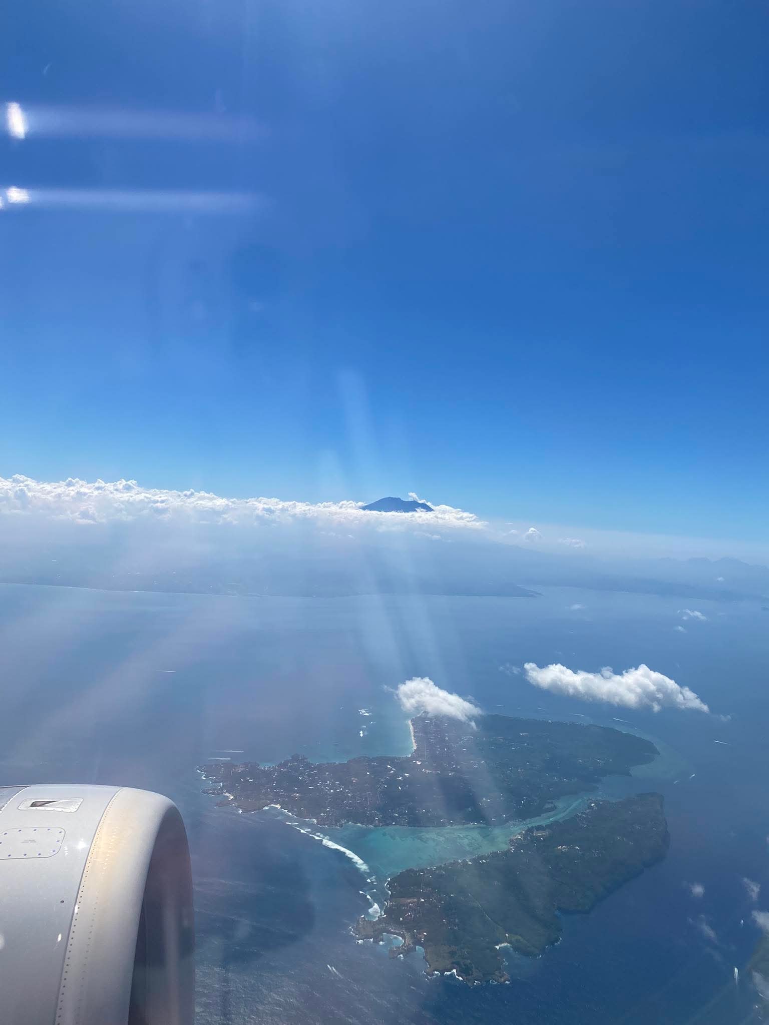 Vista aérea de Nusa Lembongan, Nusa Ceningan e Nusa Penida, Bali, fotografada do avião