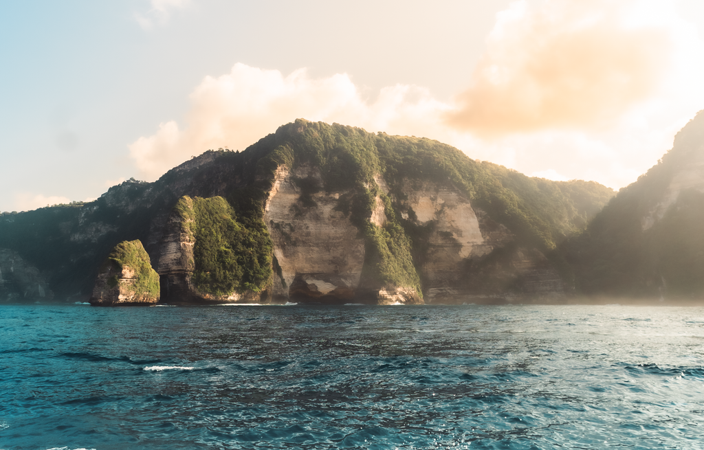 The dramatic and beautiful scenery of Nusa Penida Marine park at mantapoint dive site.